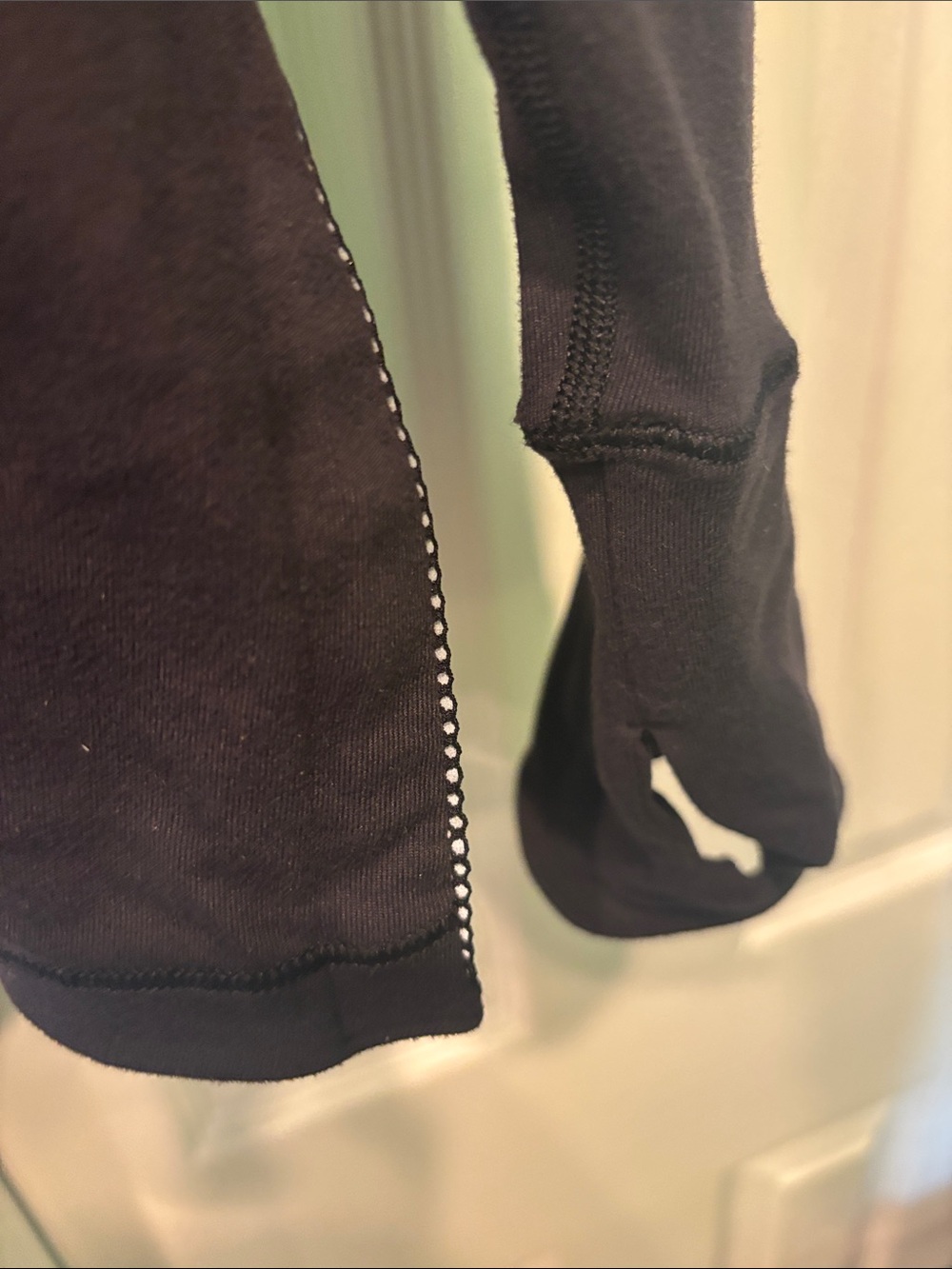 Lululemon Women’s Black Mockneck Long Sleeve Pullover - Picture 4 of 4